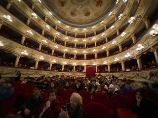 Cheti - Al Marrucino tanti studenti per "Futuri possibili" e la lezione  di Valentina Boschetto